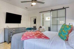 3 slaapkamers, een strijkplank/strijkijzer, reisbedje, wifi