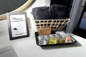 Unclassified image, 5 of 41, button