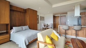 1 slaapkamer, een strijkplank/strijkijzer, wifi, beddengoed