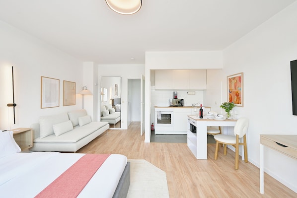 1 bedroom, desk, iron/ironing board, WiFi