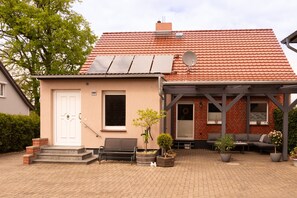 Exterior - Holiday Home Wegblüte with Private Terrace (Karstädt)
