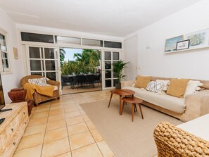 Fernseher, Tischtennisplatte