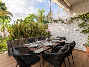 Outdoor dining - Villa Panama Costa Adeje (Costa Adeje)