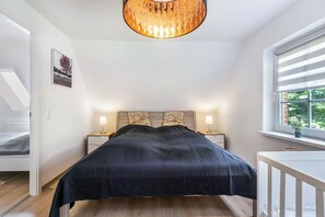 3 bedrooms, iron/ironing board, free WiFi, bed sheets - Holiday Home 'Ferienhaus Magda' with Private Terrace, Private Garden and Wi-Fi (Stadum)