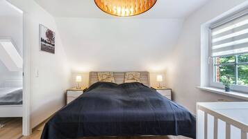 3 bedrooms, iron/ironing board, free WiFi, bed sheets