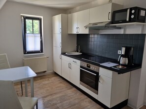 雪櫃、微波爐、焗爐、爐具