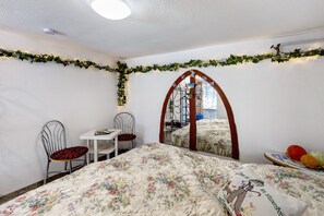 1 bedroom, iron/ironing board, free WiFi, bed sheets - Apartment 'Ferienwohnung Im Burgenland' with Mountain View, Shared Terrace and Wi-Fi (Freyburg (Unstrut))
