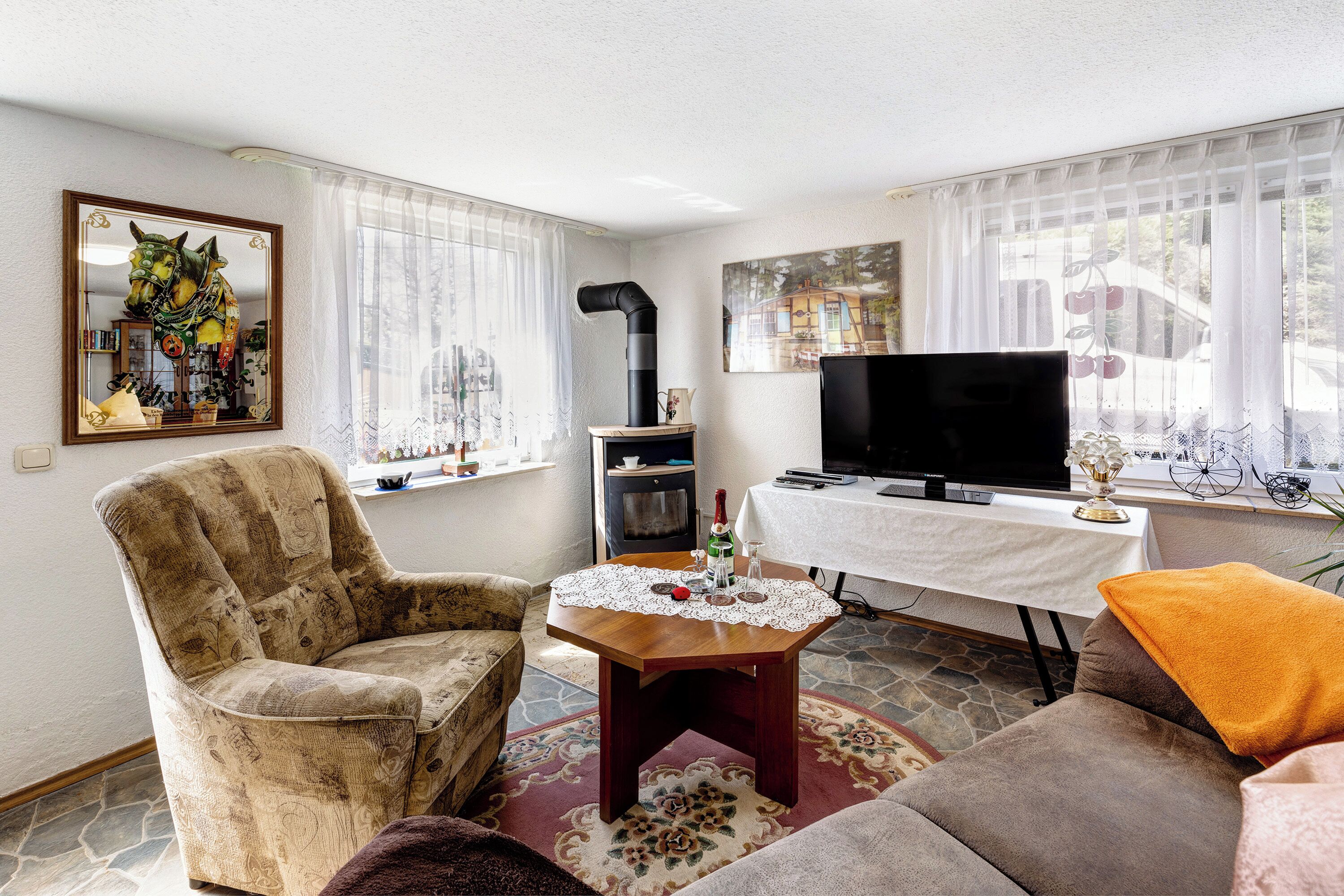 Fernseher, Kamin, Tischtennisplatte