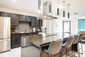 Fridge, microwave, stovetop, dishwasher