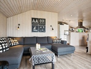 Télévision, cheminée, lecteur de DVD