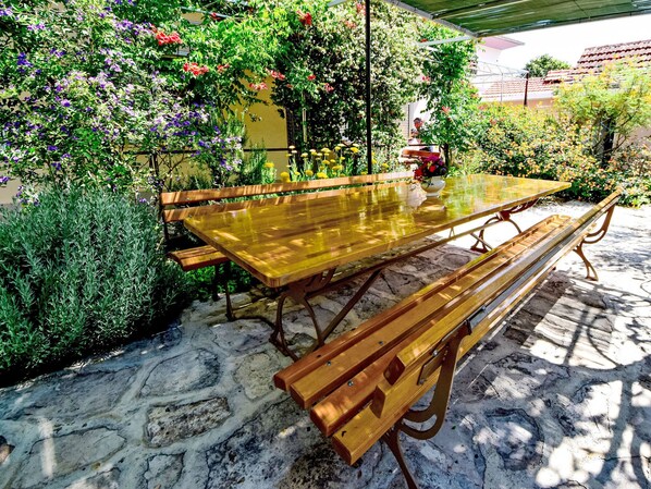 Outdoor dining - Pažanin by Interhome (Vinišce)