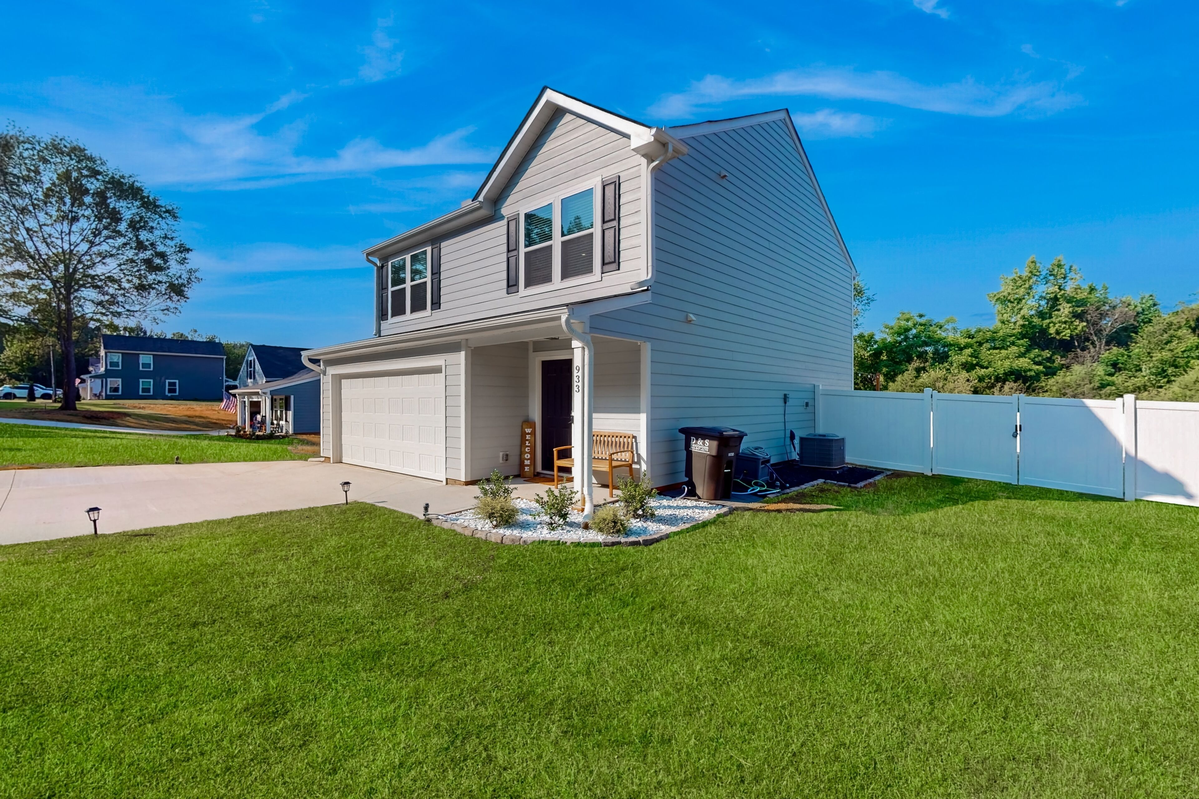 Newly built house with private putting green, fenced in yard + dog friendly