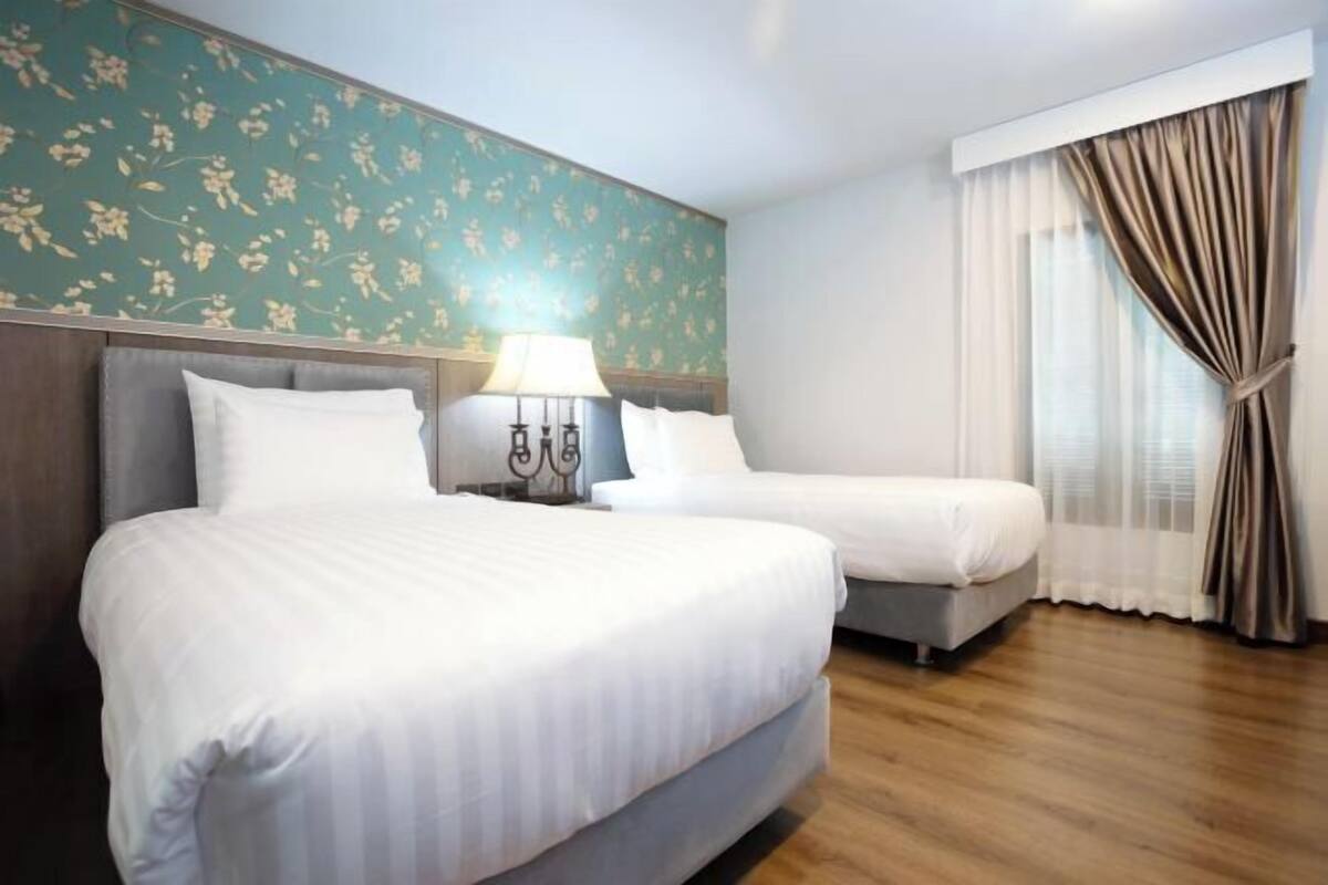 Soundproofing, free WiFi, bed sheets