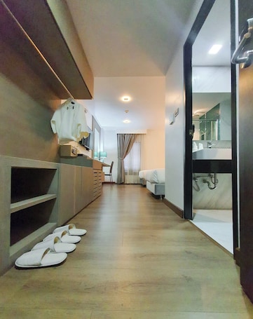 Superior Twin Room | Soundproofing, free WiFi, bed sheets