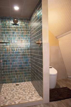 Shower, eco-friendly toiletries, bidet, towels