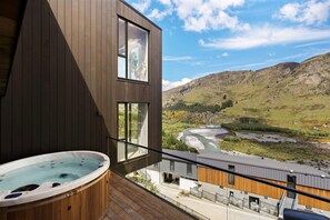 Tina de hidromasaje al aire libre