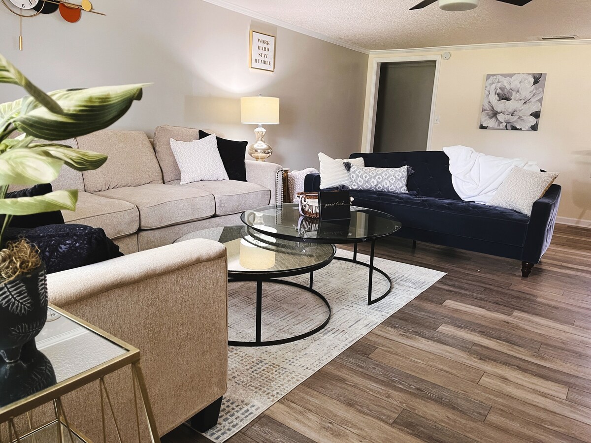 Family Retreat by the Pond