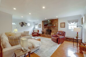 TV, fireplace, books - Somerset Home w/ Large Yard Near Parks & Trails (Somerset)