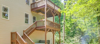 Black Mountain Hideaway w/ Hot Tub & Pool Table!