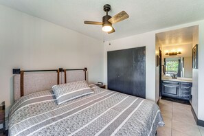 2 bedrooms, iron/ironing board, Internet, bed sheets - Walk to Angel Fire Lifts! Mountain-View Condo (Angel Fire)
