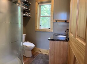 Shower - The Elk Inn - Lower Clam Lake (Clam Lake)