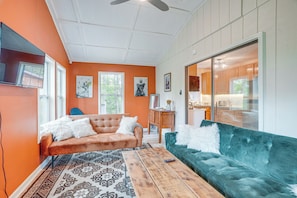 TV - Pet-Friendly Mathias Cabin Near Hunting & Fishing! (Mathias)
