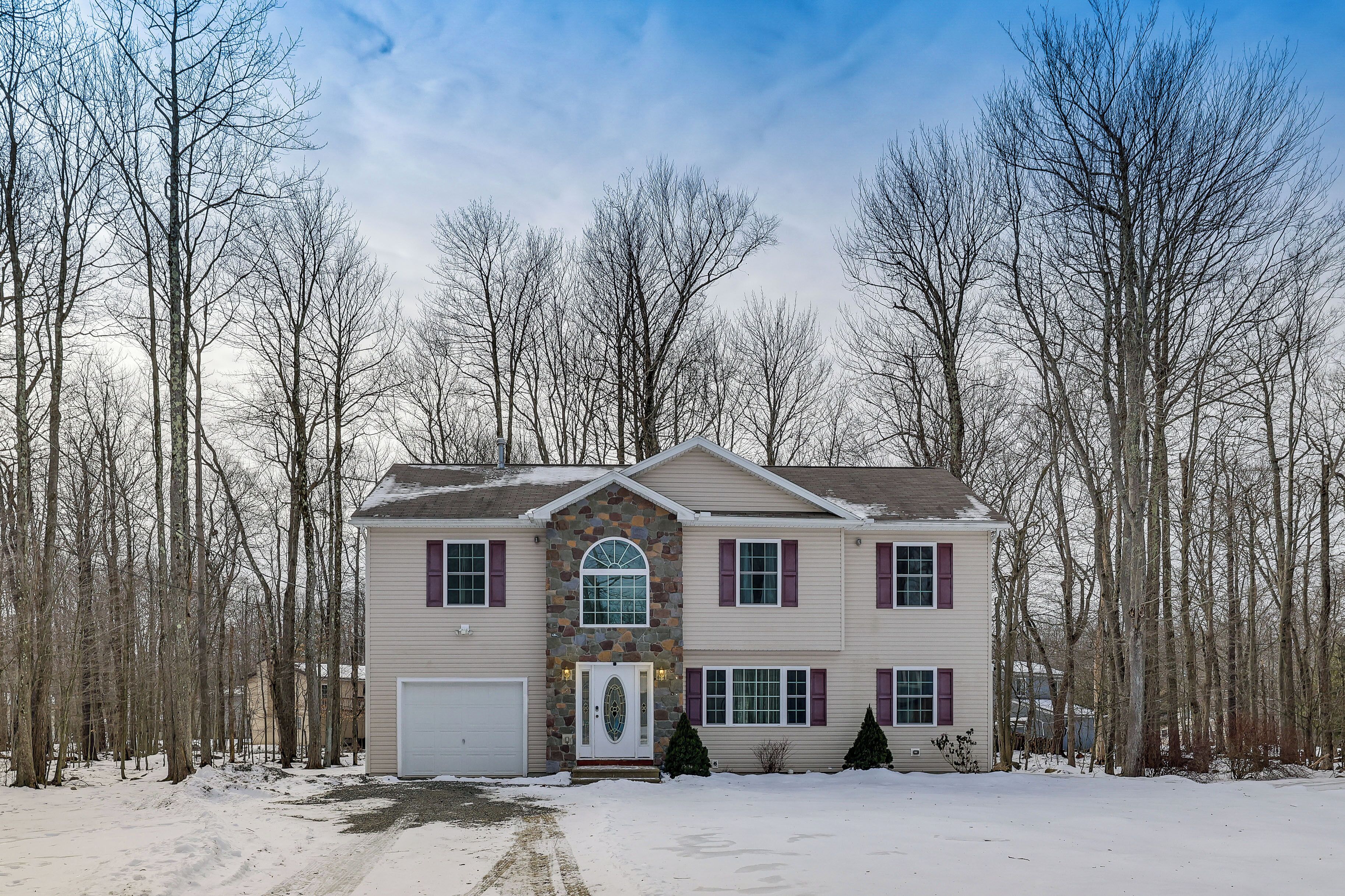Family-Friendly Tobyhanna Home w/ Community Pool