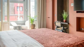 1 bedroom, iron/ironing board, travel crib, WiFi