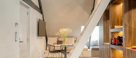 2 bedrooms, iron/ironing board, travel cot, WiFi