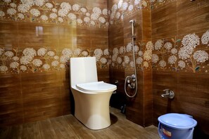 Deluxe Double Room, City View | Bathroom | Shower, rainfall showerhead, bathrobes, towels - Goroomgo Hotel The Mountain Paradise Rewalsar (Balh)