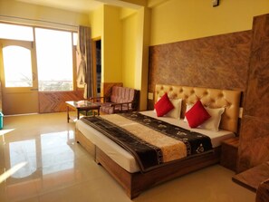 Royal Room | Soundproofing, free WiFi, bed sheets - Goroomgo Hotel The Mountain Paradise Rewalsar (Balh)