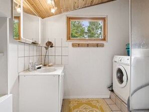 Bathroom - "Lovisa" - 7km from the sea by Interhome (Rønde)