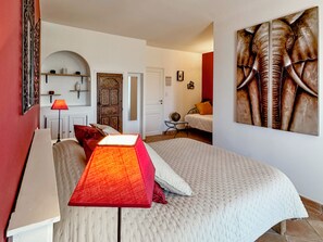 1 slaapkamer, een strijkplank/strijkijzer, wifi, beddengoed