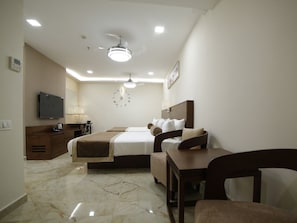 In-room safe, free WiFi