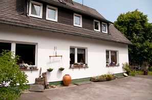 Exterior - Apartment 'Wohnung 2 Linde' with Balcony and Wi-Fi (Willingen (Upland))