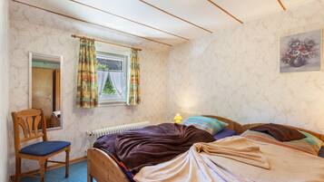 2 slaapkamers, een strijkplank/strijkijzer, wifi, beddengoed