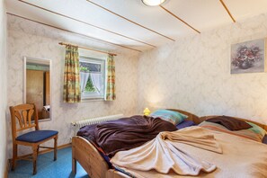 2 chambres, fer et planche à repasser, Wi-Fi, draps fournis