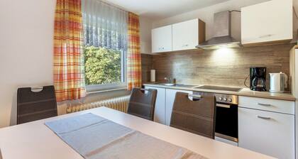 Ferienwohnung '3 Kirsche' mit Blick auf die Berge, Gemeinschaftsgarten und Wi-Fi