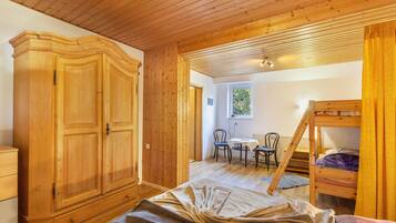 2 Schlafzimmer, Bügeleisen/Bügelbrett, WLAN, Bettwäsche