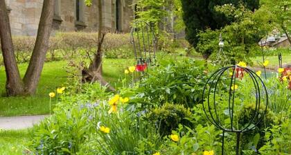 Ferienwohnung '3 Kirsche' mit Blick auf die Berge, Gemeinschaftsgarten und Wi-Fi