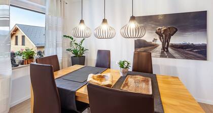 Ferienwohnung 'Ferienhaus Doris' mit Bergblick, privater Terrasse und WLAN