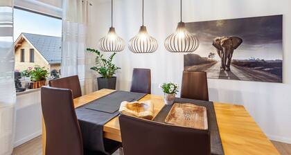 Ferienwohnung 'Ferienhaus Doris' mit Bergblick, privater Terrasse und WLAN