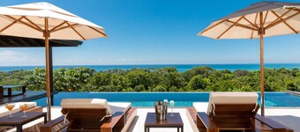 Villa de luxe de rêve avec vue sur la jungle et l'océan, avec piscine.