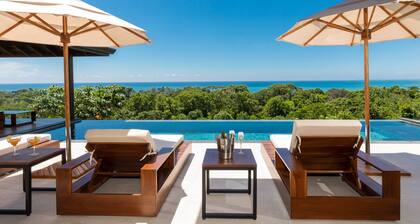 Villa de lujo con vistas a la selva y al océano, con piscina