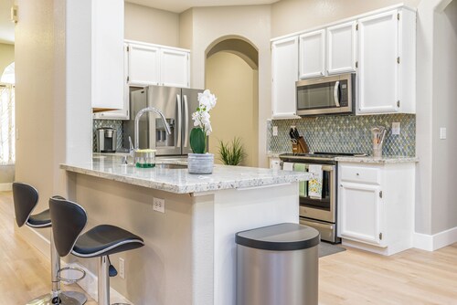 Charming 3Q Home w/Gourmet Backyard in Elk Grove