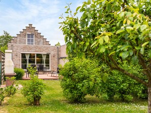 Terrace/patio - Charming holiday home with large private garden (Nieuwpoort)