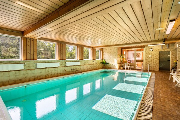 Piscina coperta, una piscina riscaldata