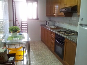 Fridge, microwave, oven, coffee/tea maker