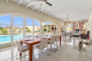 تناول الطعام