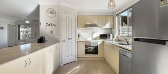 Spacious 4-Bed Home 2-Min to the Beach